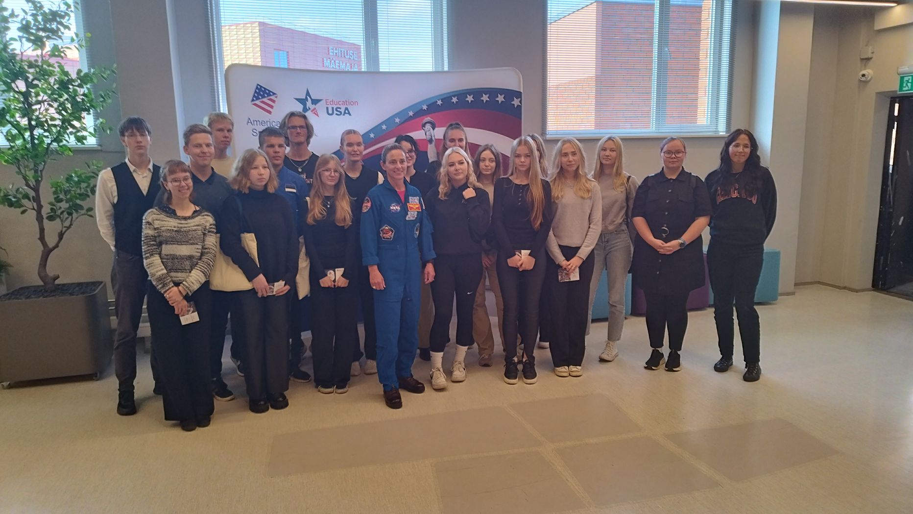 Saaremaa õpilased Eesti päritolu astronaudiga
