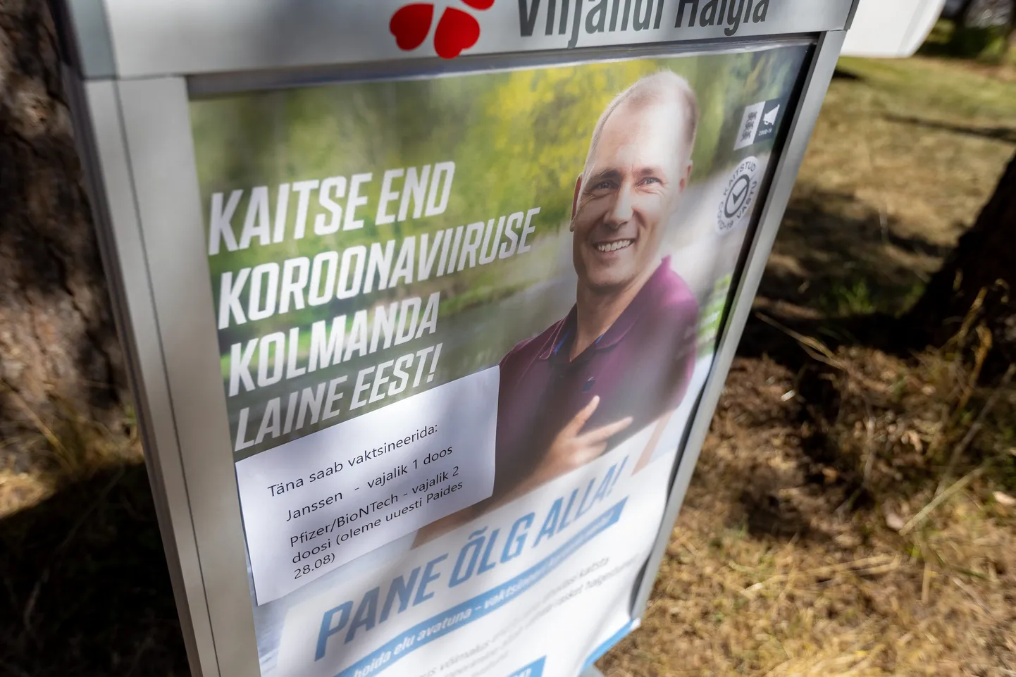 Viljandi haigla vaktsineerimisbuss Paides.