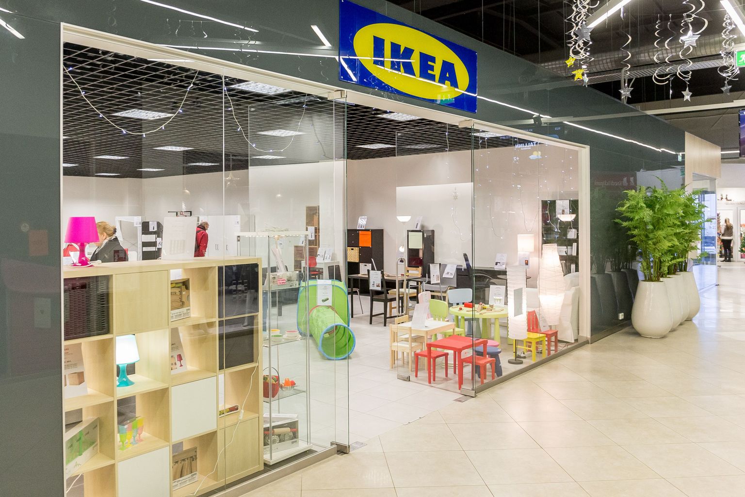 Idakeskuses tegutseb IKEA sildiga pood, mille juhataja ei teadnud, et ta ei või kaupa niisama müüa.