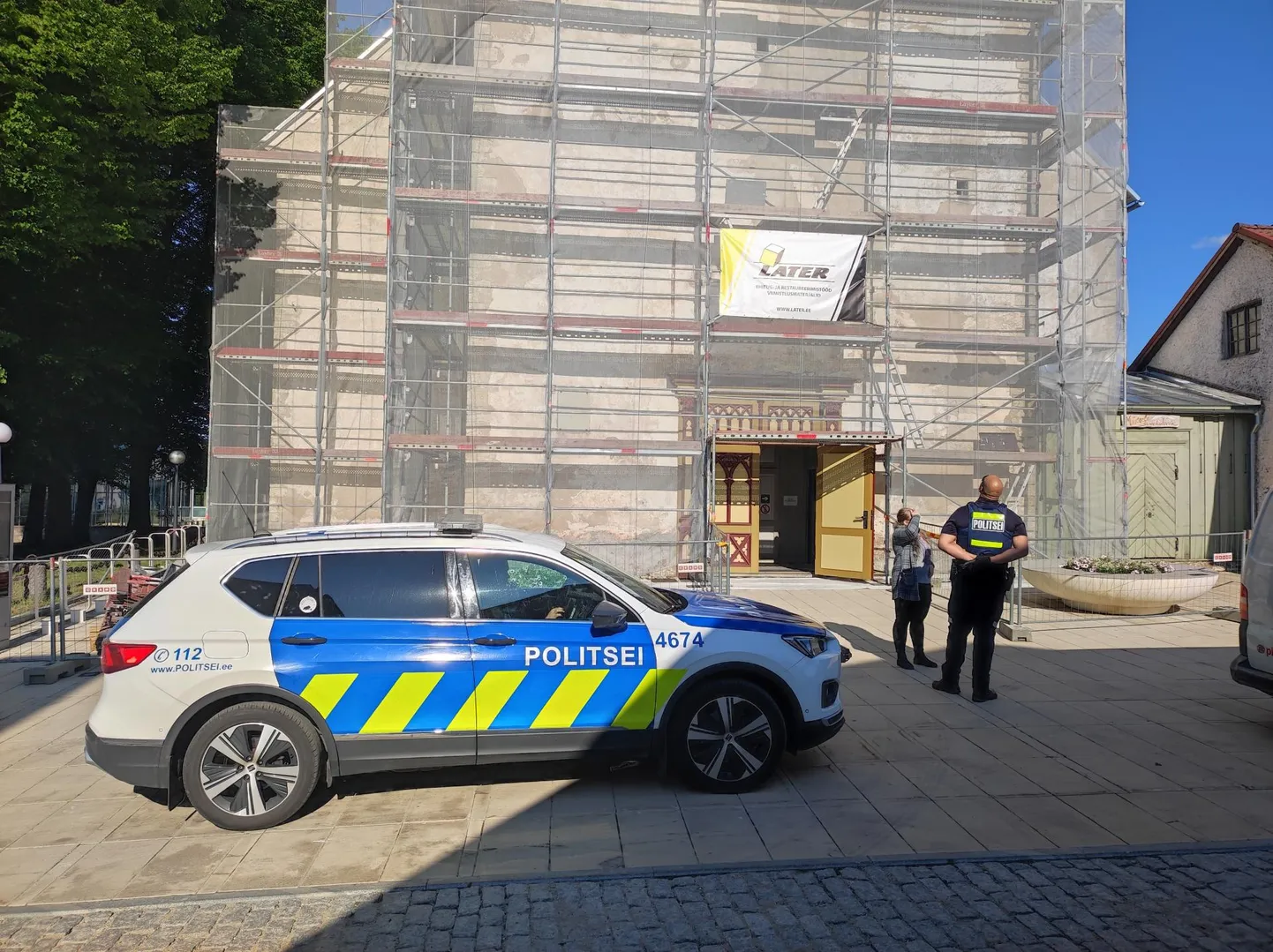 Orelikontserdi asemel politsei: mõni minut enne kirikukontserdi algust hakkas keegi ärritunud mees külalisi ähvardama. Mees jõudis enne politseinike sündmuskohale saabumist lahkuda.