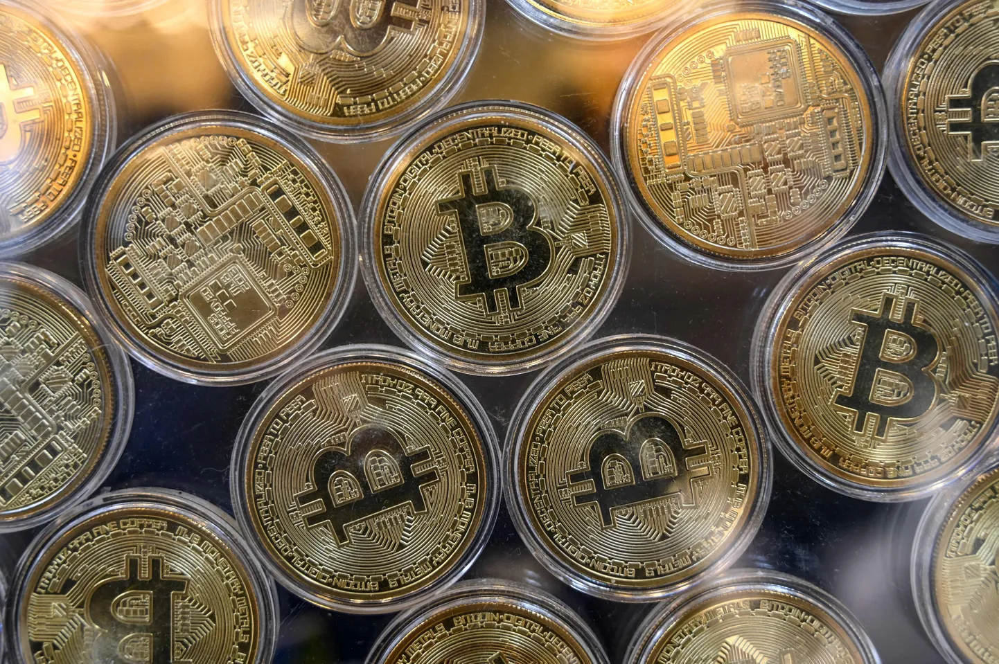 Bitcoini tähisega mündid