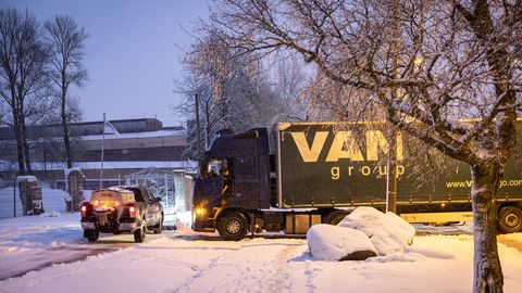 ФОТО И ВИДЕО ⟩ Снегопад в Харьюмаа вновь оставил без электричества тысячи людей