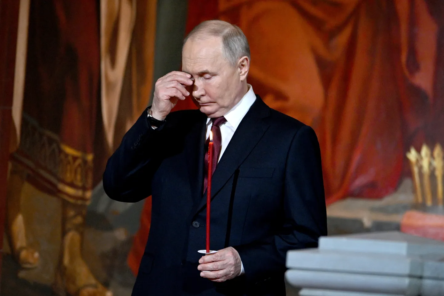 Venemaa president Vladimir Putin osales 5. mail 2024 Moskvas Päästja Kristuse katedraalis õigeusu lihavõttejumalateenistusel