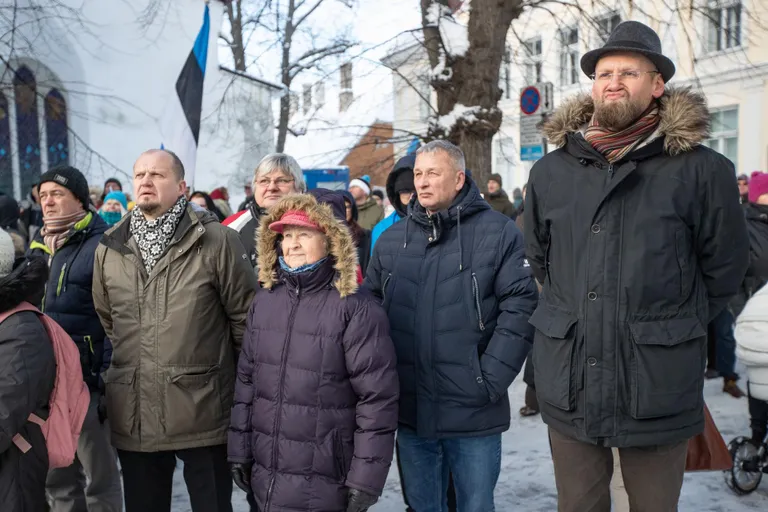 Politsei hinnangul ei saanud sõidukeid Toompeale lubada, kuna sinna oli kogunenud suur rahvahulk.