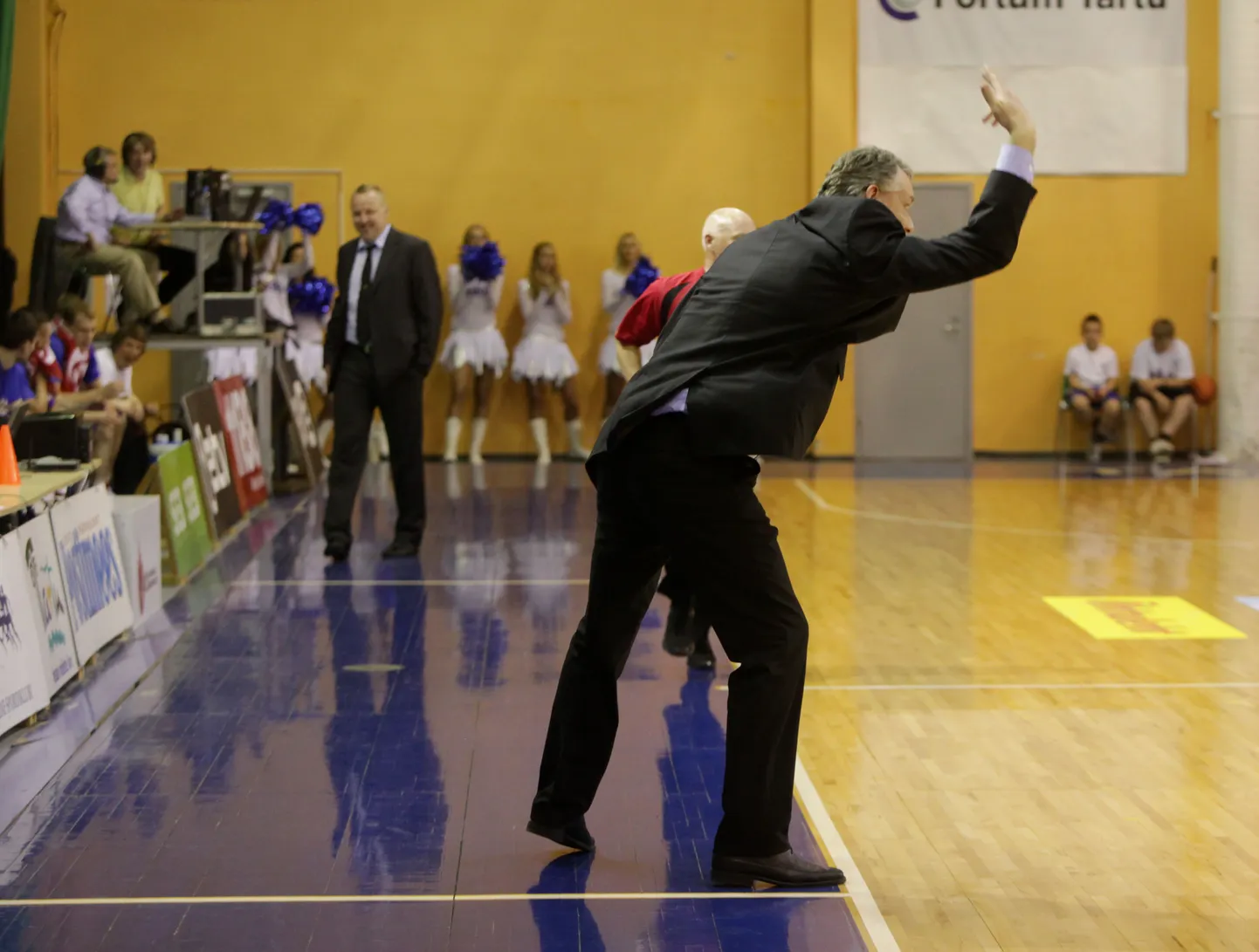 Eesti meistriliiga finaalseeria esimeses mängus  võitis Kalev/Cramo meeskond Tartu Ülikooli 75:63.
Gert Kullamäe ja Aivar Kuusmaa