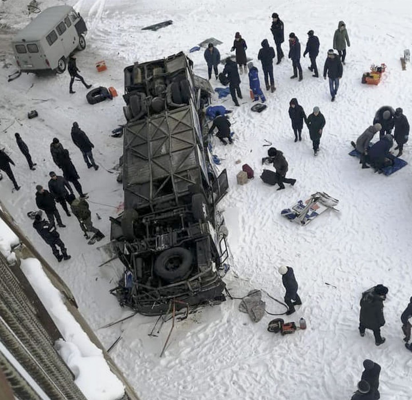 Venemaal Siberis kukkus buss Kuenga jõe sillalt jõejääle, hukkus 19 inimest.