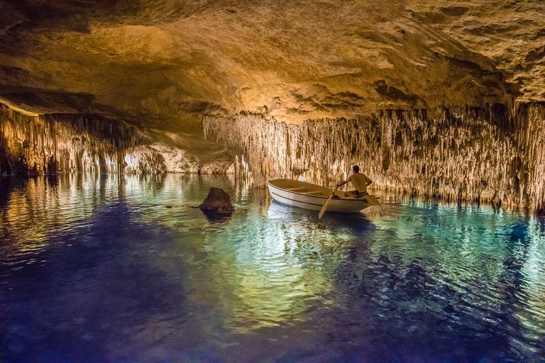 Cuevas del Drachi koobas ja maa-alune järv.