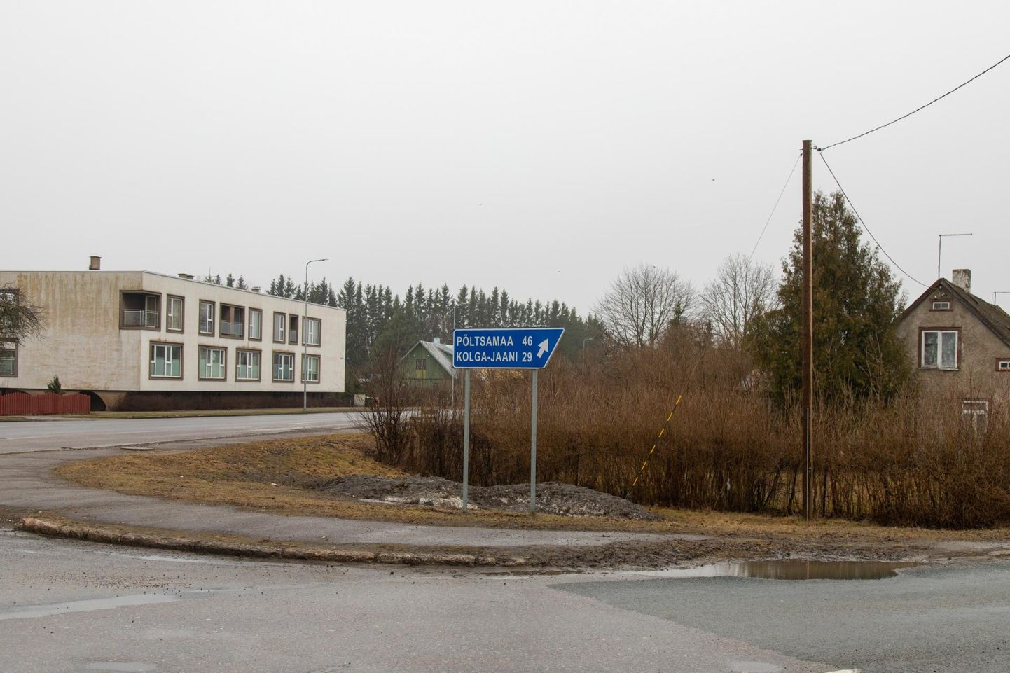 Uue tankla ja kaupluse tarbeks on Olerexi kaubamärgi all tegutsev ettevõte ostnud Viljandis Tallinna tänava ja Musta tee hargnemiskohas asuva kinnistu.
