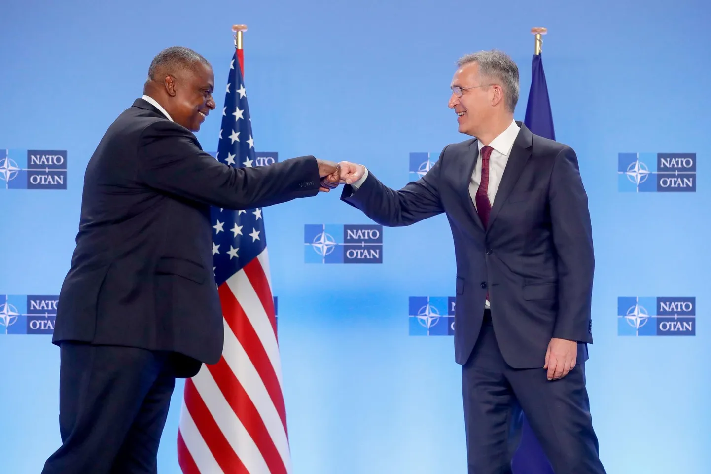 USA kaitseminister Lloyd J. Austin III (vasakul) ja NATO peasekretär Jens Stoltenberg Brüsselis alliansi peakorteris.