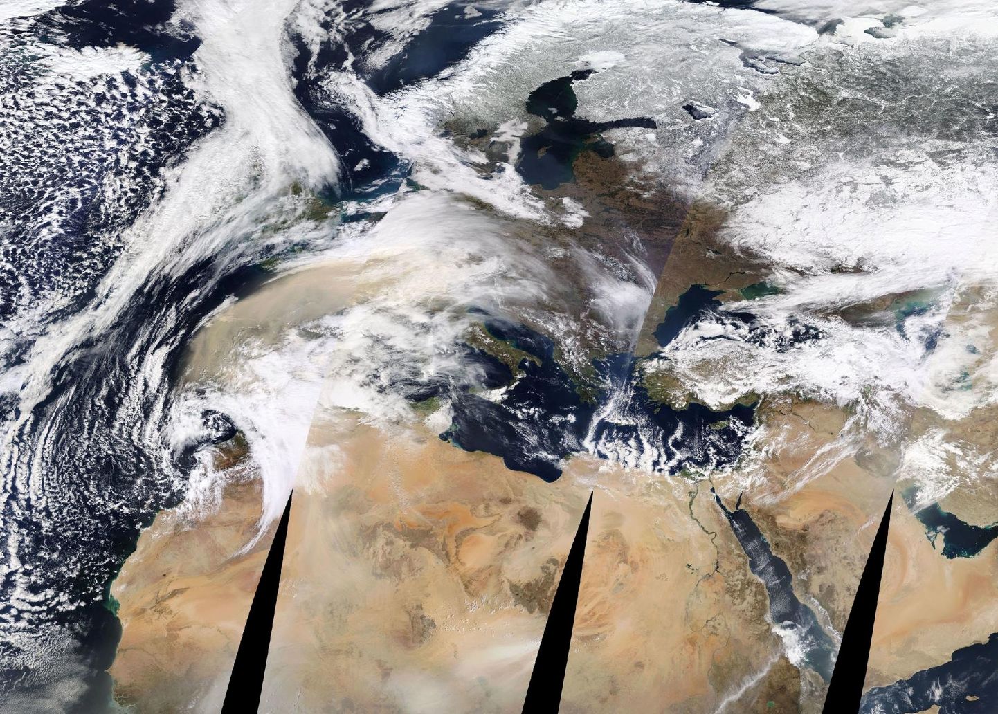 Satelliitfoto näitamas liivatormi kandumist Saharast Pürenee poolsaarele. Foto on tehtud 2022. aastal torm Celia ajal.