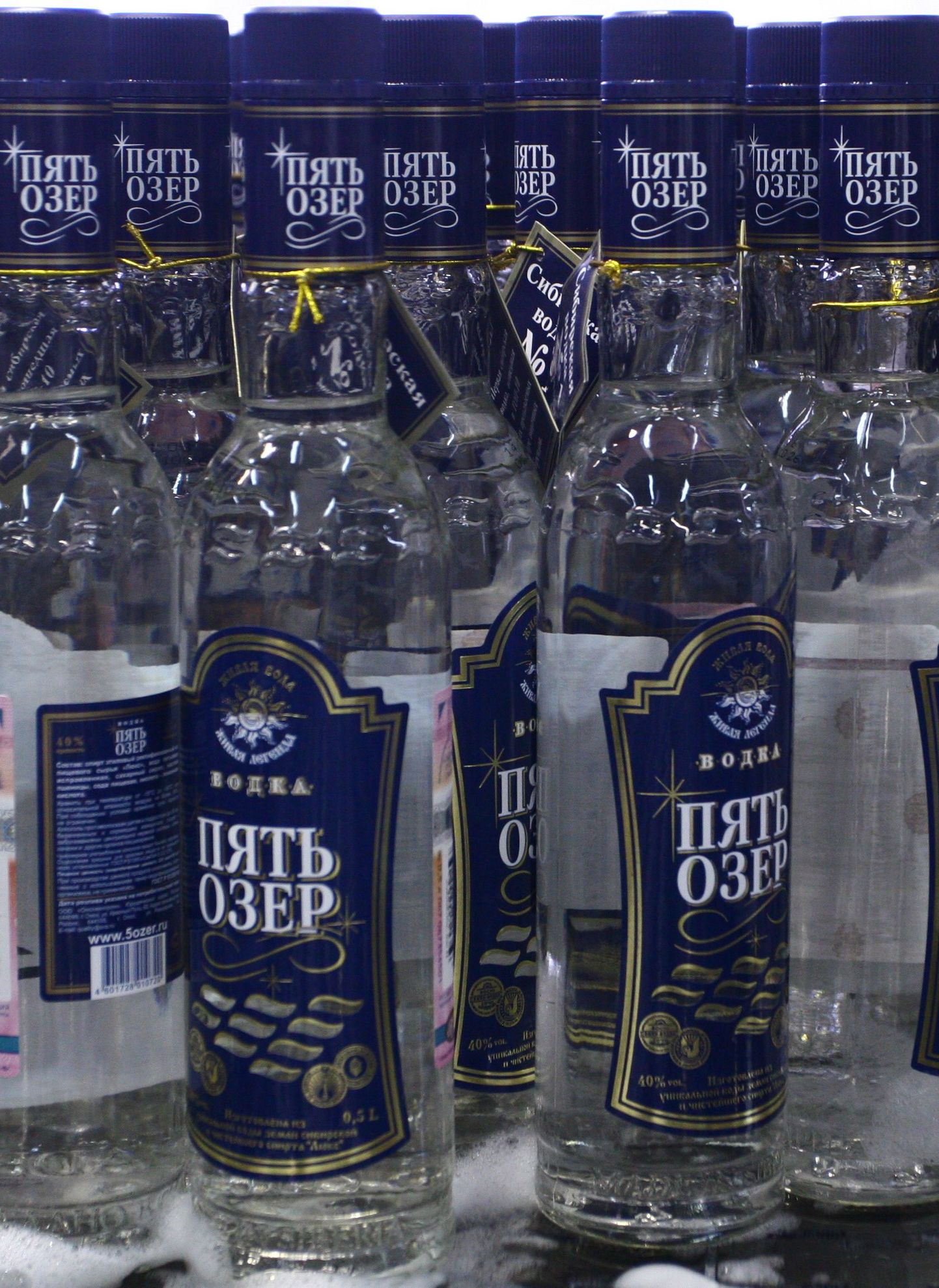 Viina Viis järve pudelid Omskvinprom LLC tehases.