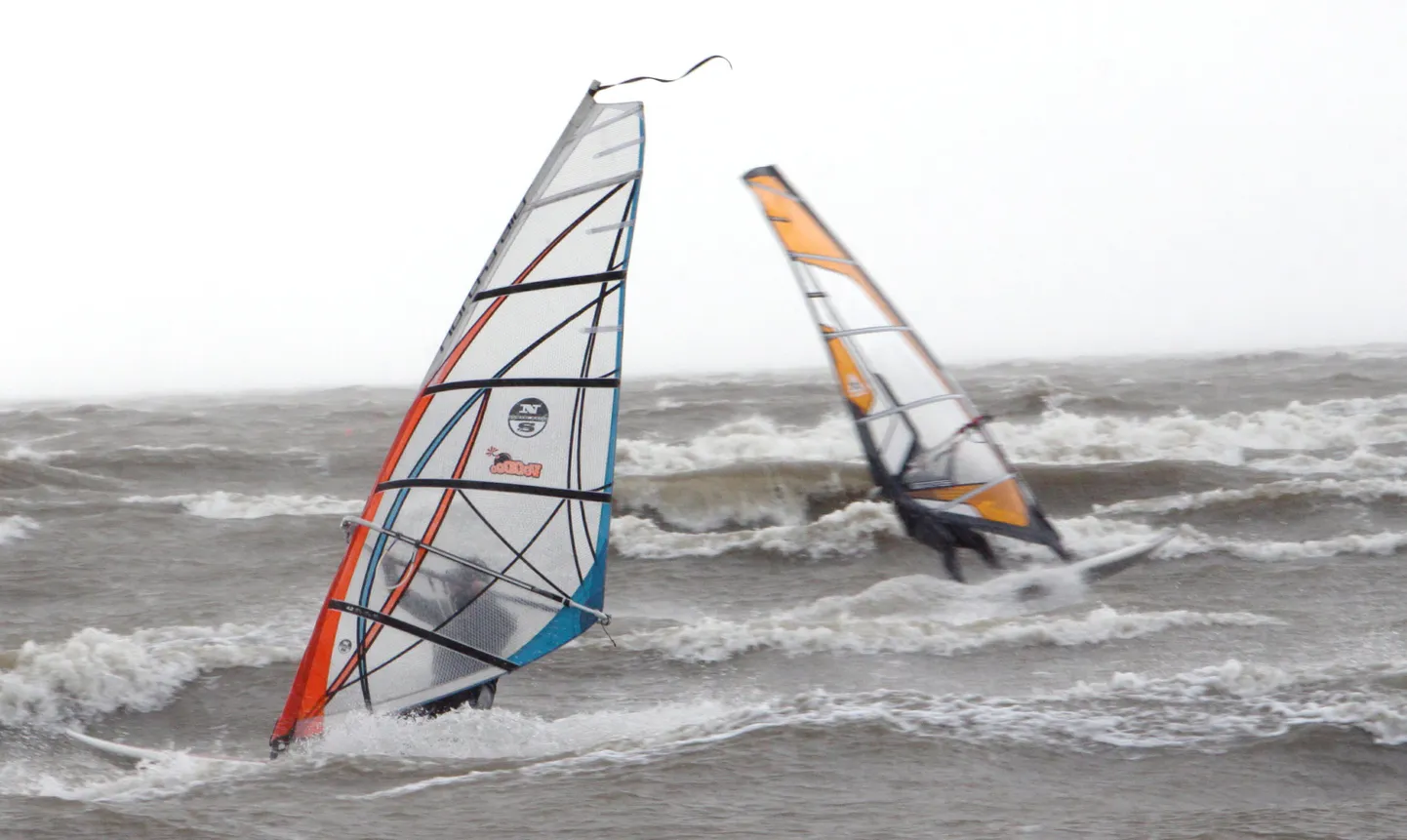 Surfihuvilised sõidavad kokku Roostale.