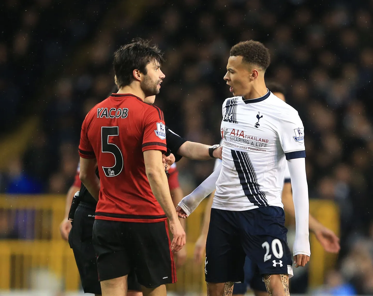 Dele Alli ja Claudio Yacobi nägelemine lõppes Alli maksahaagi ning mängukeeluga.