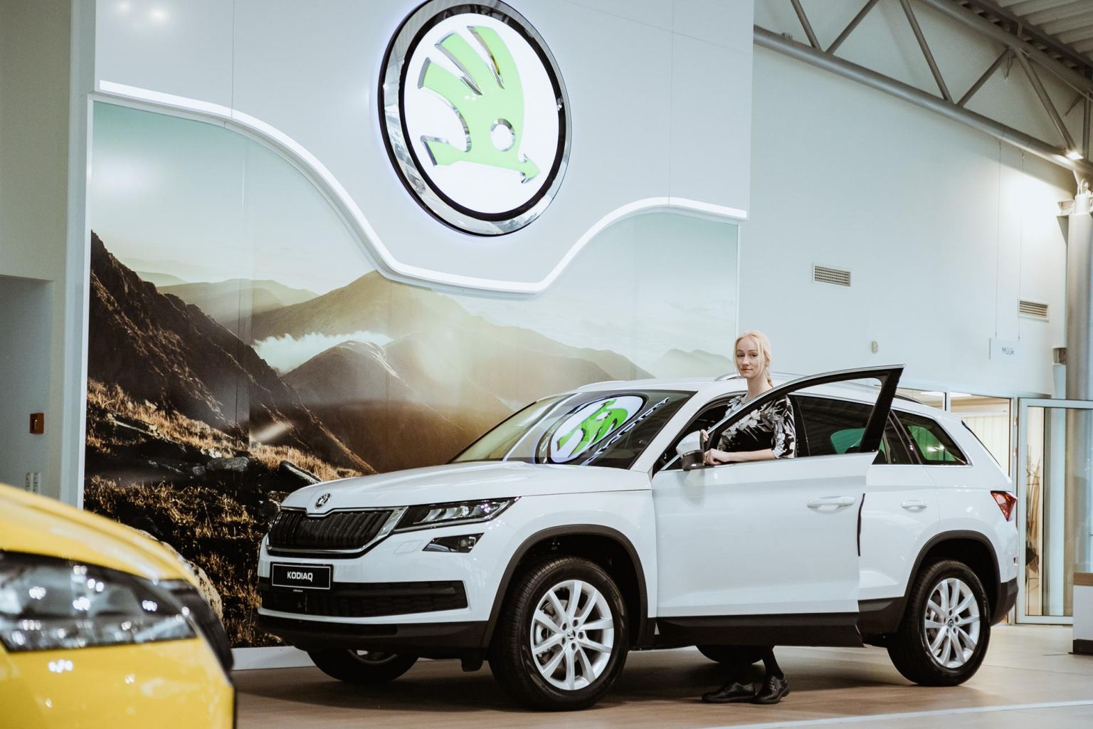 Møller Auto Pärnu esinduse konsultant Aet Saldre ja tema kolleegid müüsid mullu siinsel autoturul ligemale poolsada Škoda Kodiaqi.