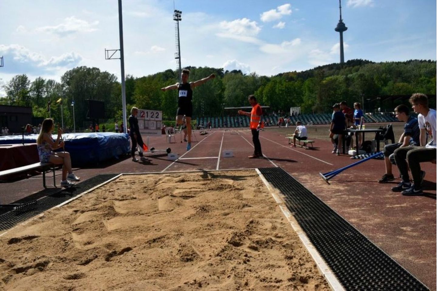 Karl Kristjan Kajak uuendas hiljuti Eesti rekordit 200 meetri jooksus, kaugushüppes ja kuulitõukes.