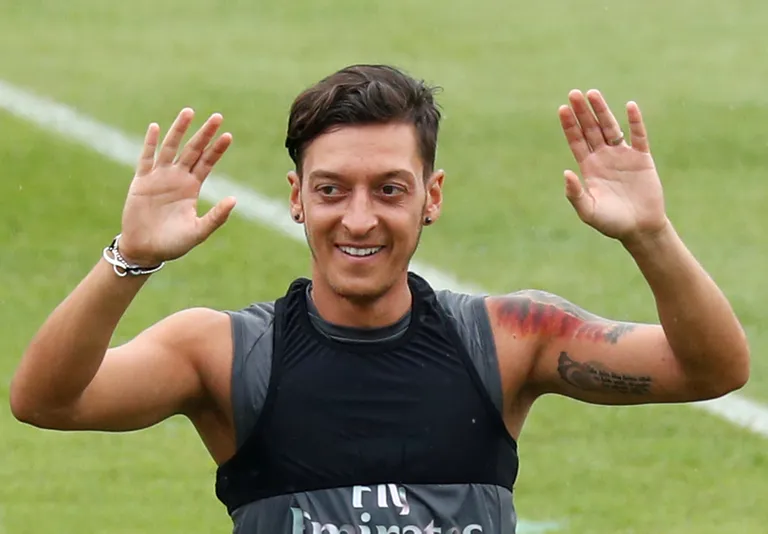 Jalgpallur Mezut Özil.