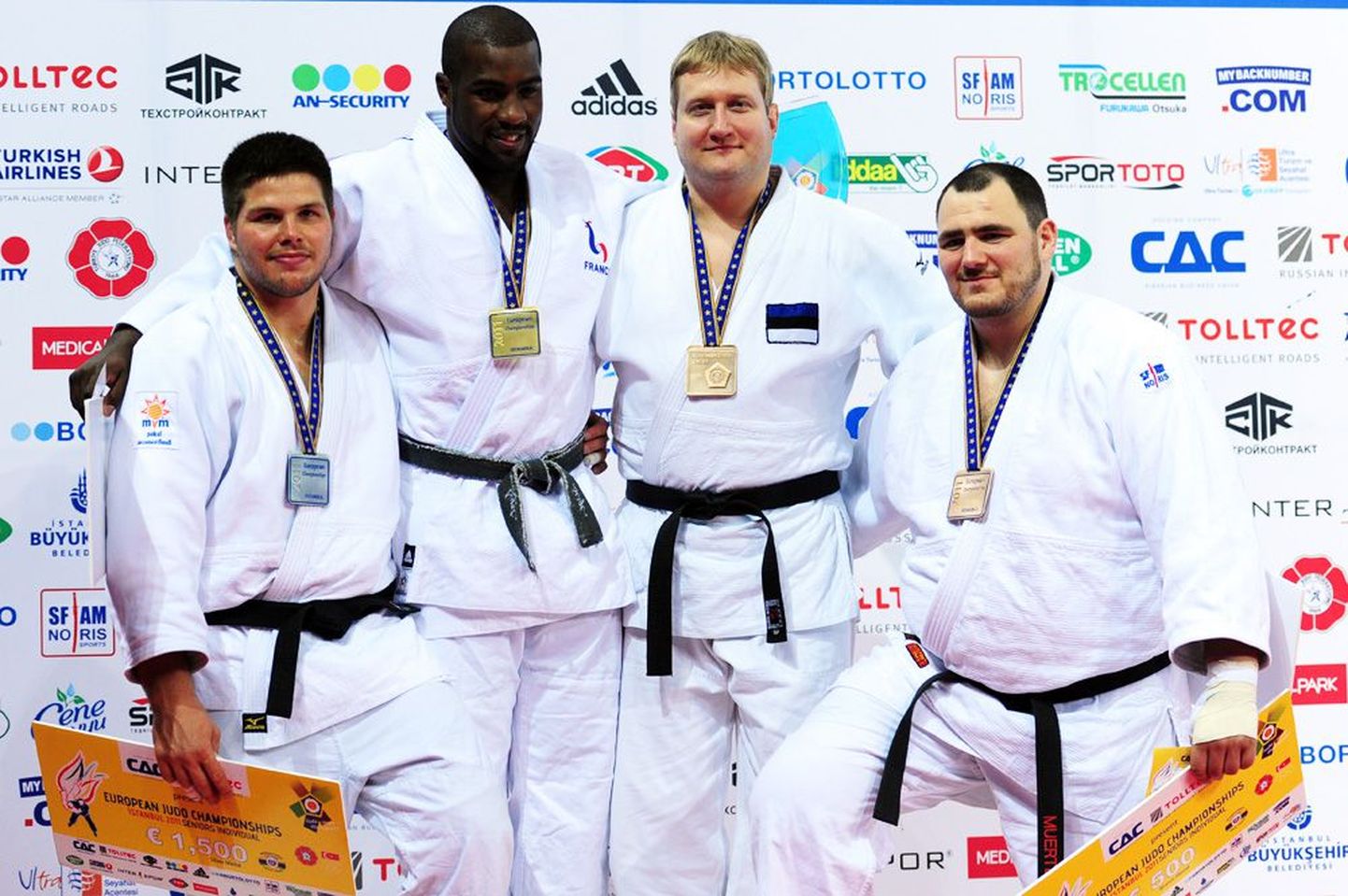 Istanbulis peetud judo Euroopa meistrivõistluste medalivõitjad (vasakult): hõbedane ungarlane Barna Bor, kuldne prantslane Teddy Riner ning pronksised Martin Padar ja poolakas Janusz Wojnarowicz.