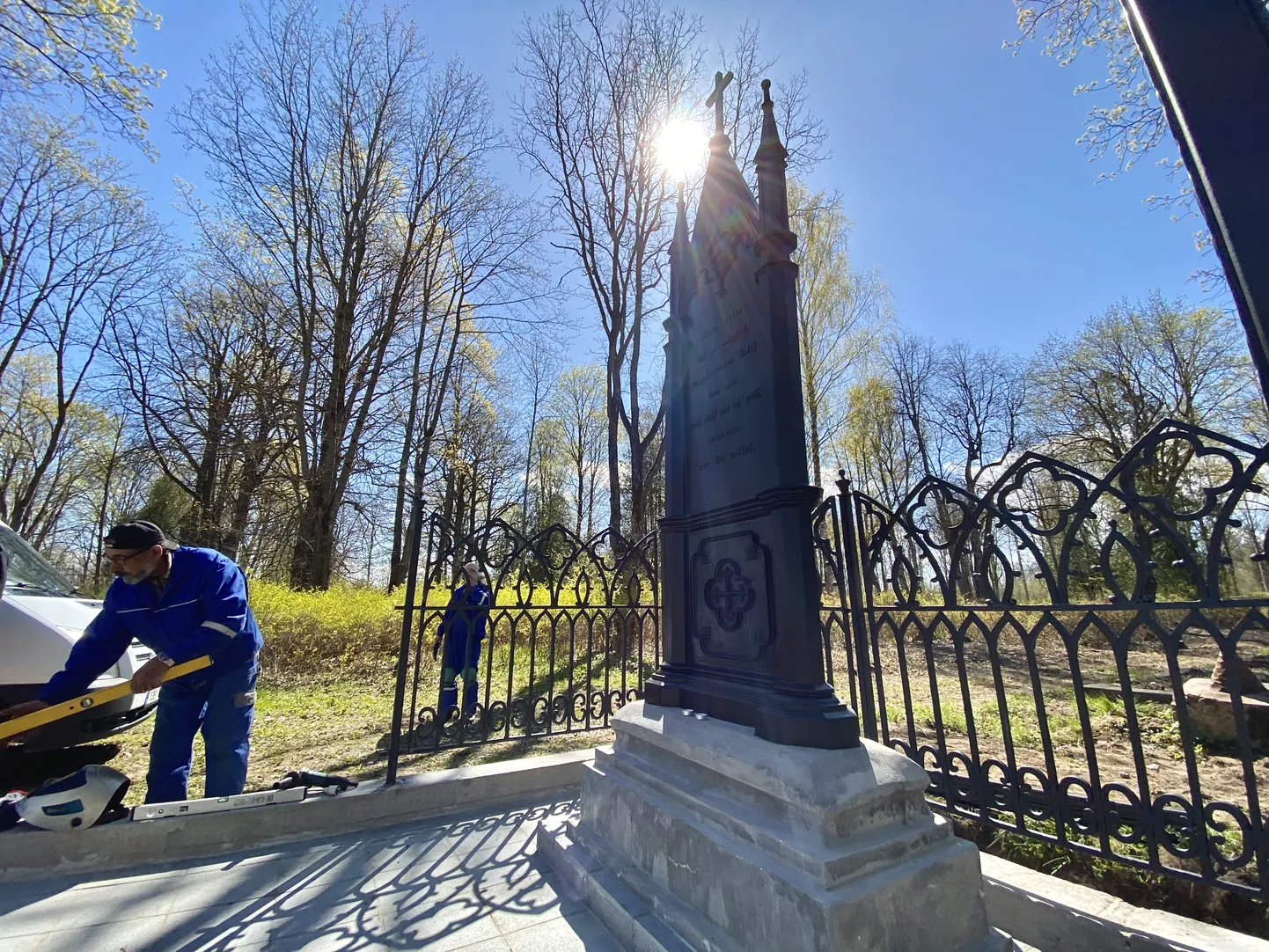 Narva omaaegse linnapea Adolf Hahni hauaplatsi taastamistööd Narvas vanal Saksa-Soome kalmistul on lõppemas.