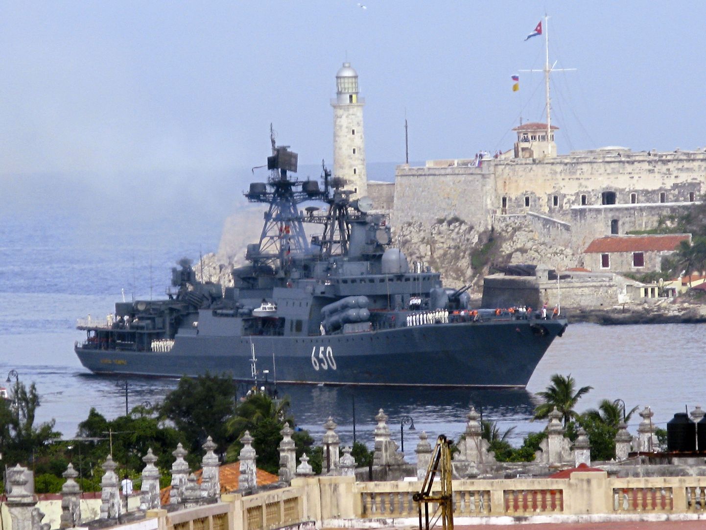 Vene hävitaja Admiral Tšabanenko Havanna sadama lähistel.