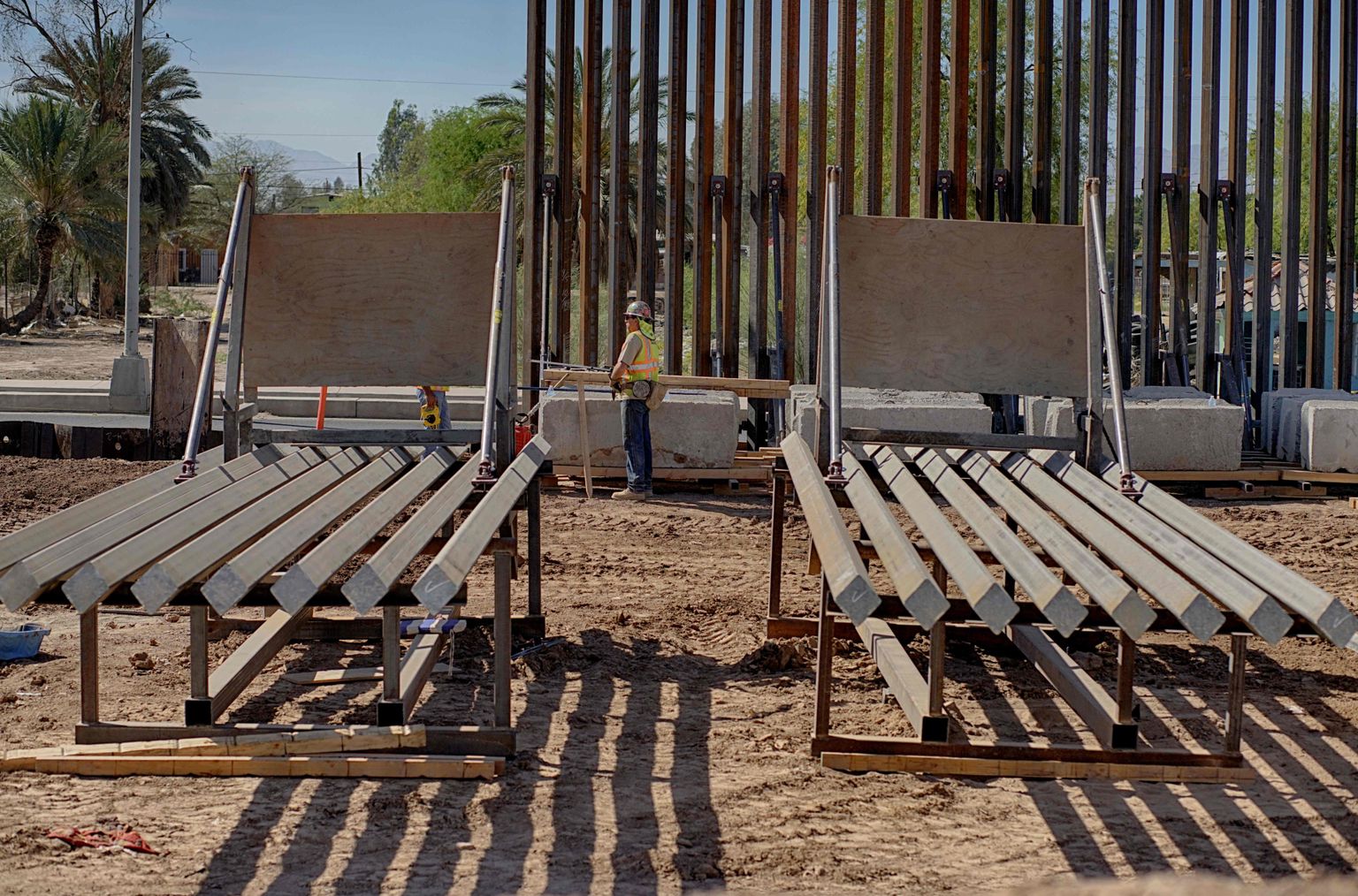 Piiritara ehitamine USA-Mehhiko piiril.