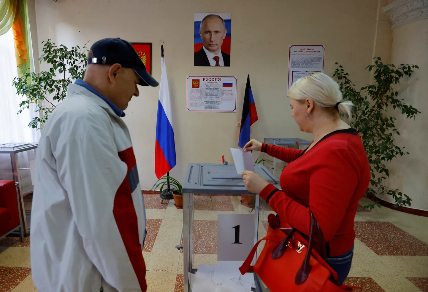 Украинцы на оккупированных территориях сопротивляются "выборам", организованным РФ
