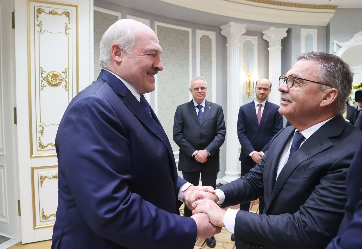 Aleksandr Lukašenka (vasakul) ja Rene Fasel esmaspäeval Minskis.