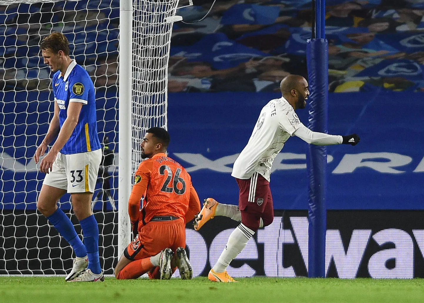 Teisipäeval igatahes Premier League'i mängud toimusid. Pildil Londoni Arsenali ridades Brighton Hove Albionile värava löönud Alexandre Lacazette'i ovatsioonid.