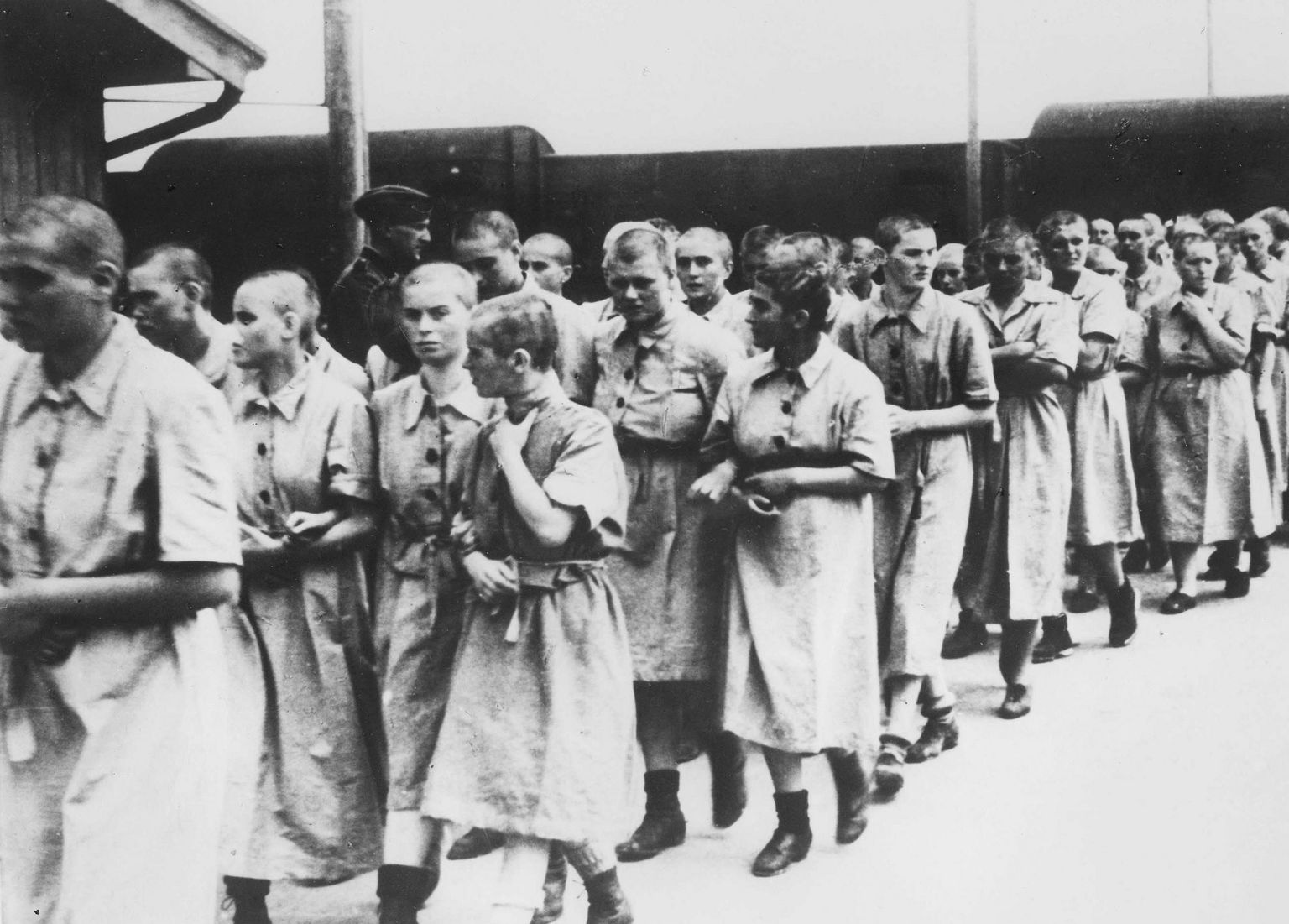 «Töökõlbulikuks» tunnistatud naisvangid 1943. aasta mais.