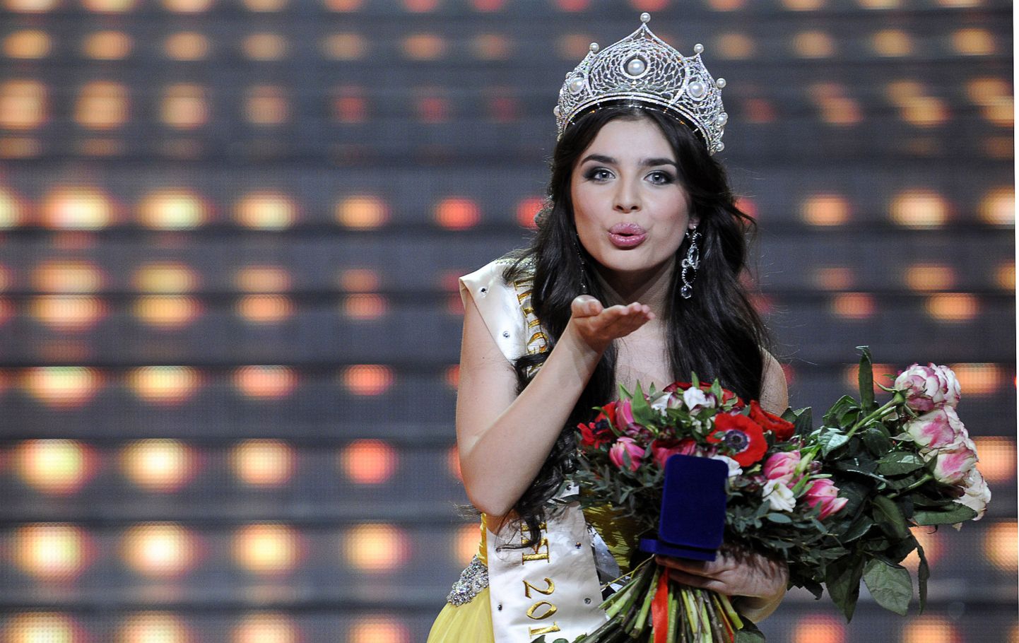 Elmira Abdrazakova (18) on Miss Venemaa 2013.