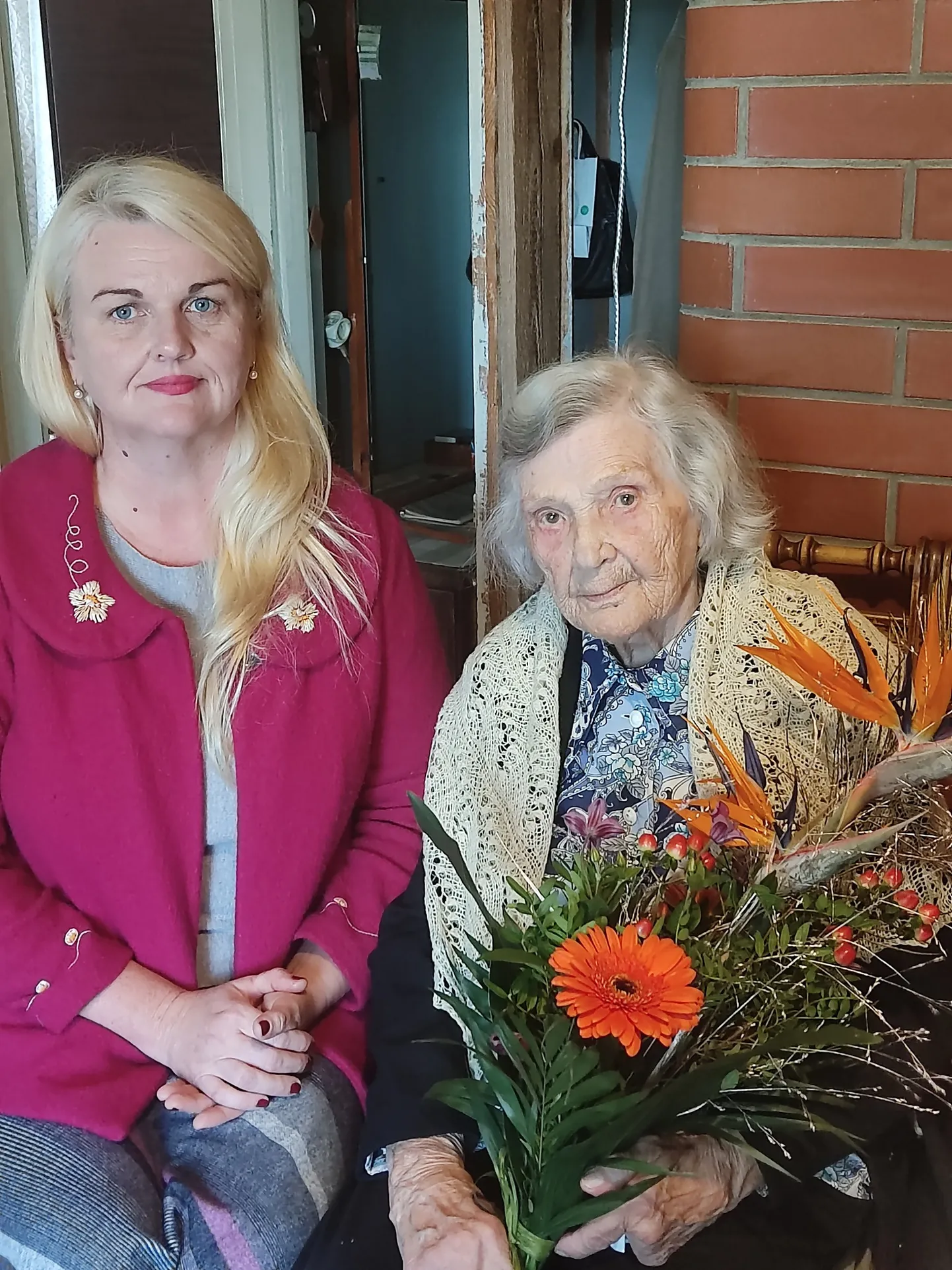 Lidia Eenlot käis õnnitlemas Räpina vallavanem Enel Liin.