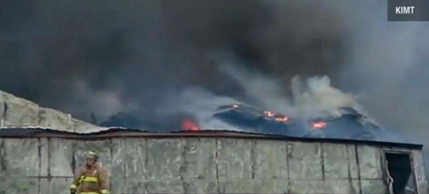 USAs evakueeriti tulekahju tõttu kogu väikelinn. Pildil põleng Northwoodi väetisetehases