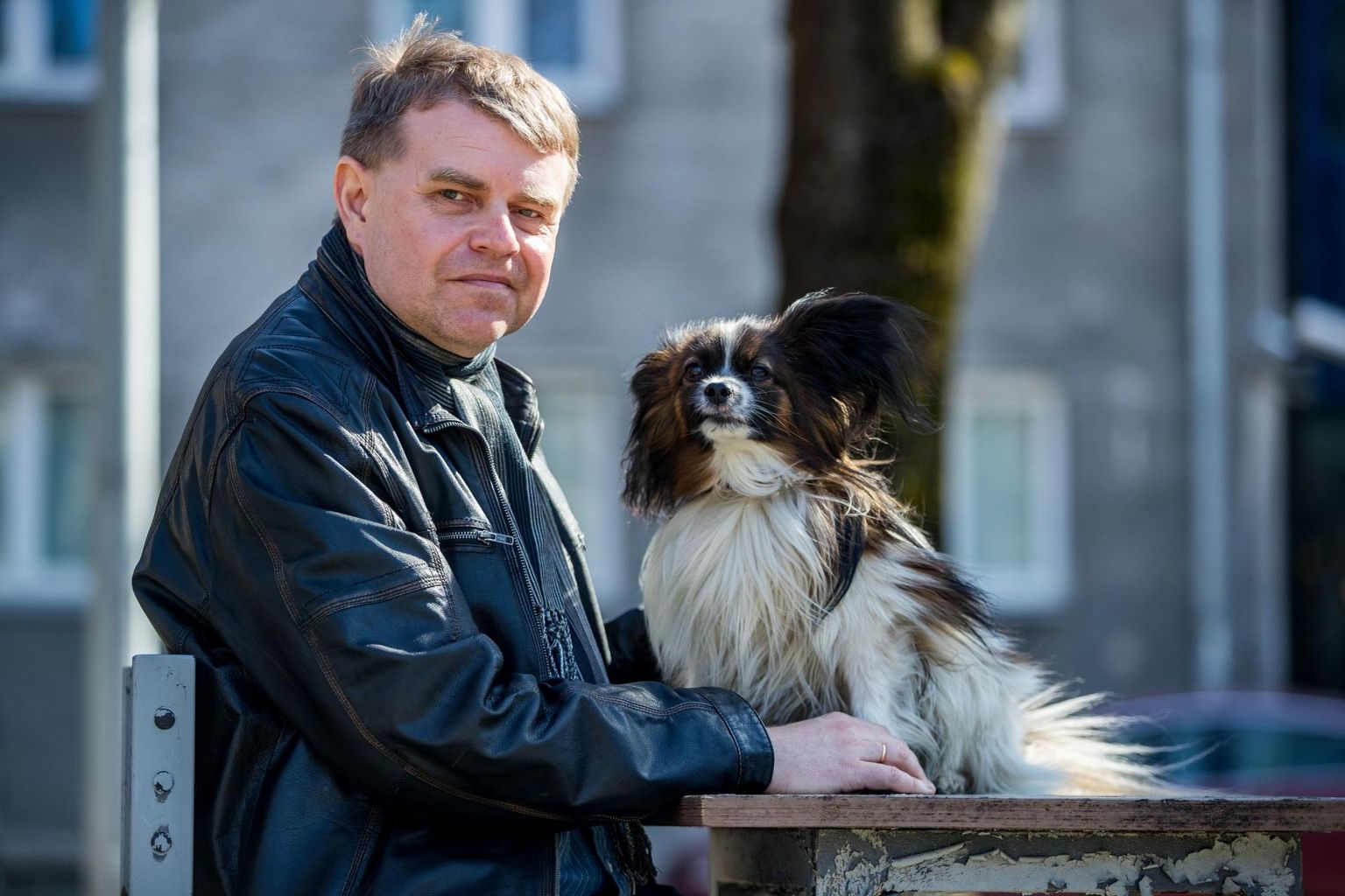 Andrus Kivirähk koer Robiniga.