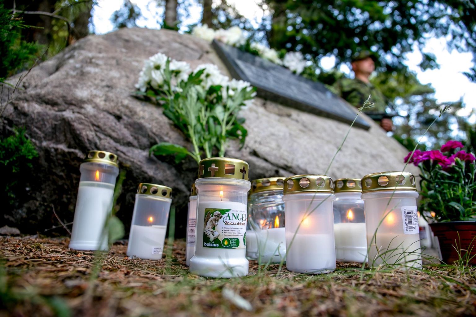 Pärnu Leinapargis mälestatakse juuniküüditamise ohvreid.