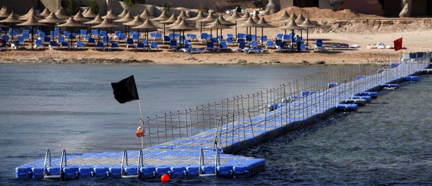 Hairünnakute tõttu suletud rand Egiptuse populaarses kuurordis Sharm El Sheikis.
