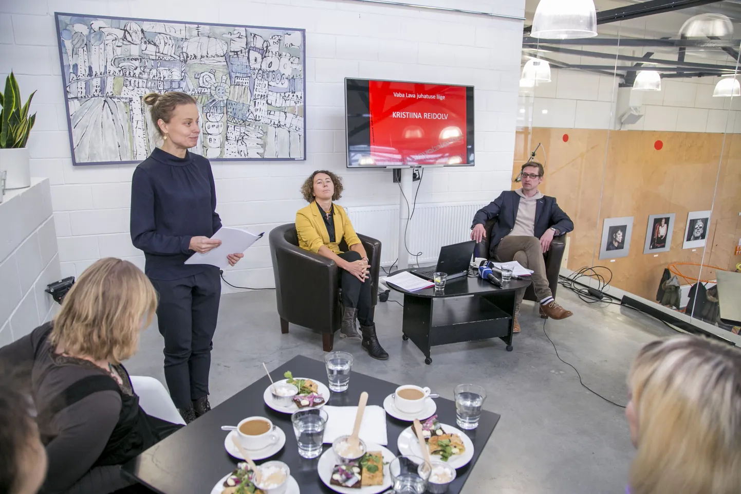 Vaba Lava juhatuse liige Kristiina Reidlov, kuraatorid Madli Pesti ja Thomas Frank