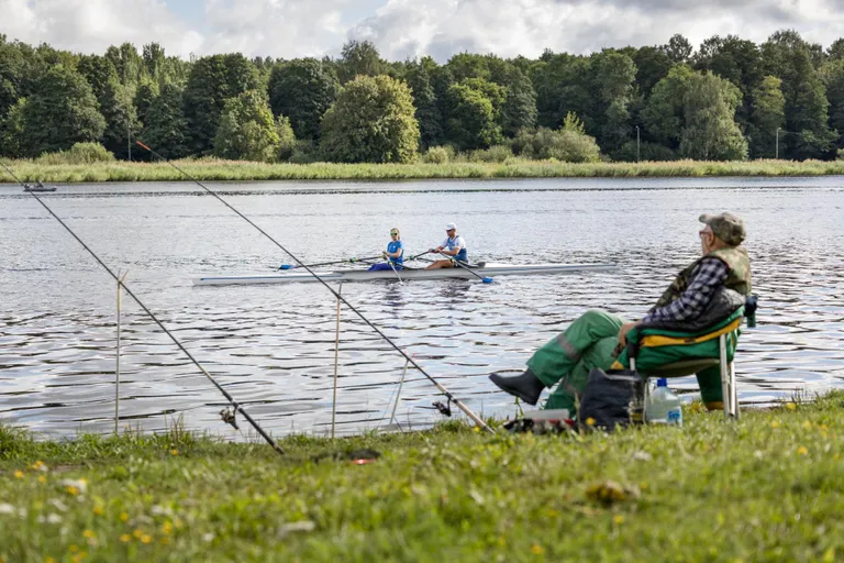 Pärnu Postimehe toimetaja Mirell Põlma intervjuu sõudmislegendi Tõnu Endreksoniga sündis Pärnu jõel kahepaadis.