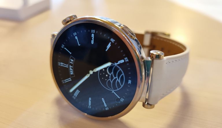 Watch GT4 väiksem, 41 mm mudel, näeb päris elegantne ja õhuke välja. Eemalt ei tee vahet, kas tegemist on nuti- või päris käekellaga.