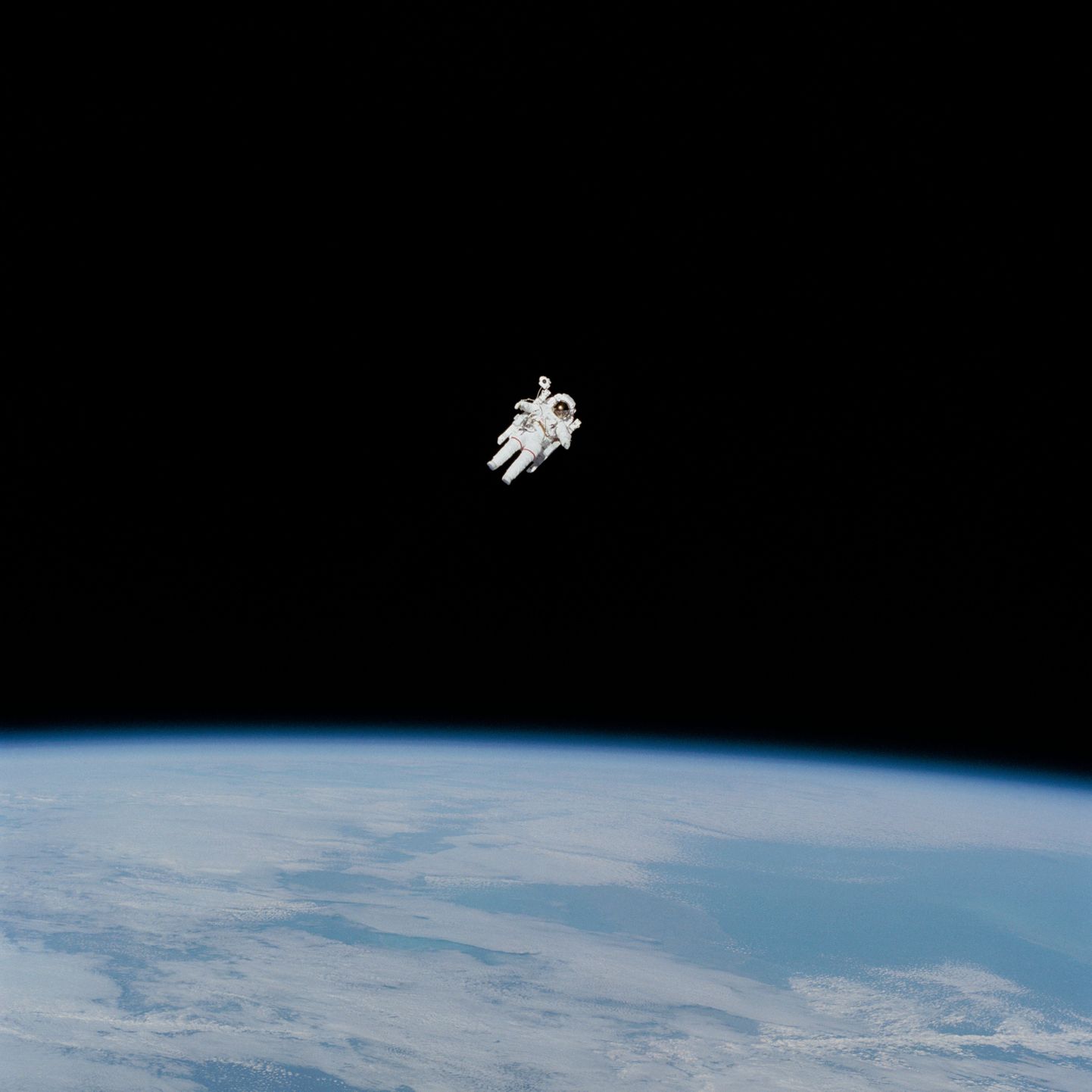 Astronauts atklātā kosmosā