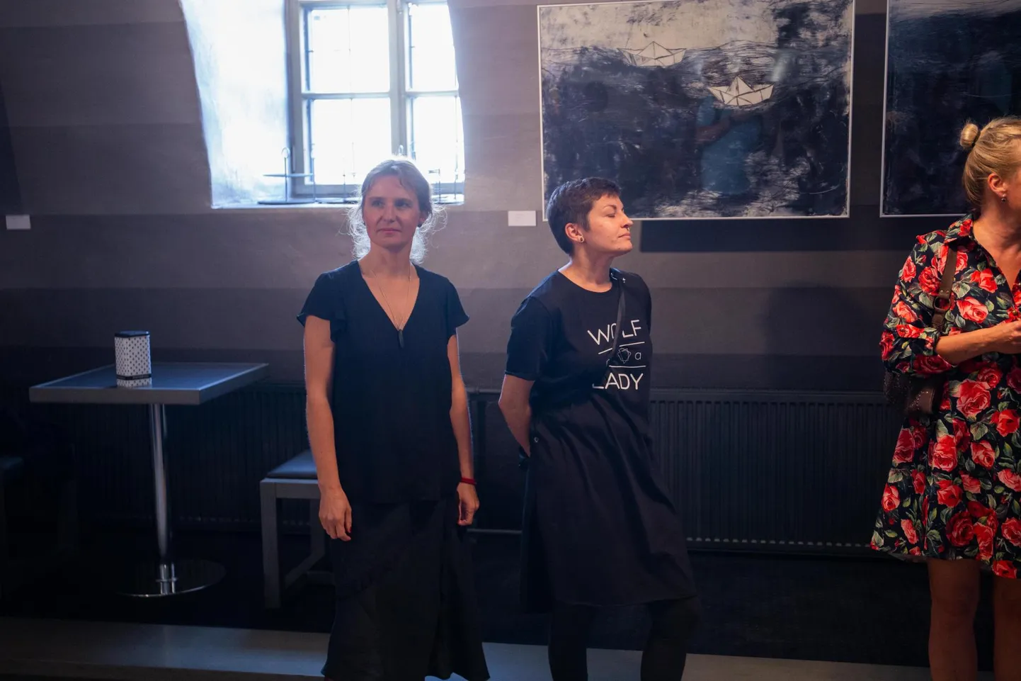 Kaija Kesa ja Marilyn Piirsalu tutvustasid ühist graafikanäitust "Rännak".