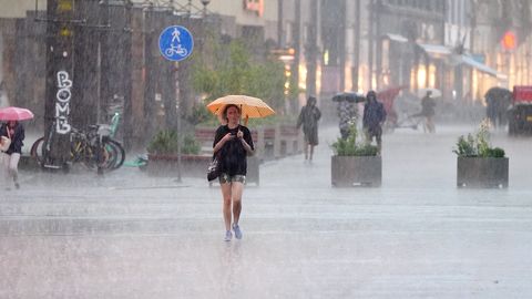 Sestdien daudzviet īslaicīgi uzlīs; iespējams arī negaiss ar krusu