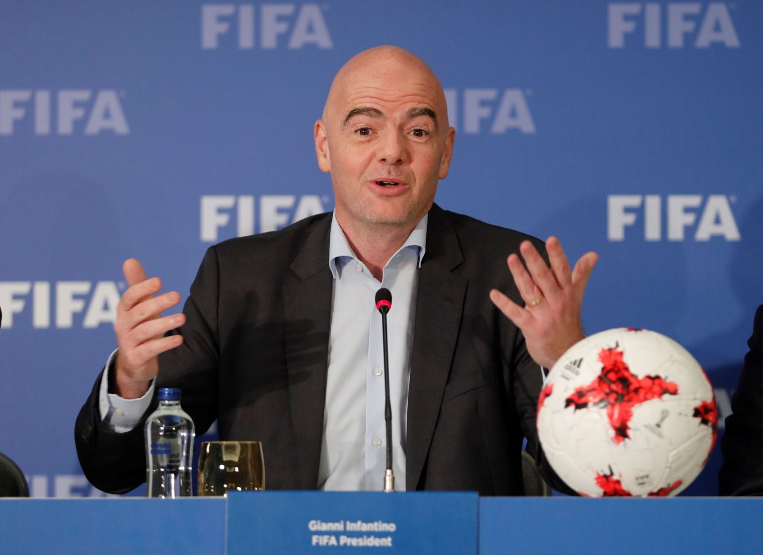 Kas Rahvusvaheline Jalgpalliliit peaks maine parandamiseks loobuma FIFA nimest? Pildil president Gianni Infantino.
