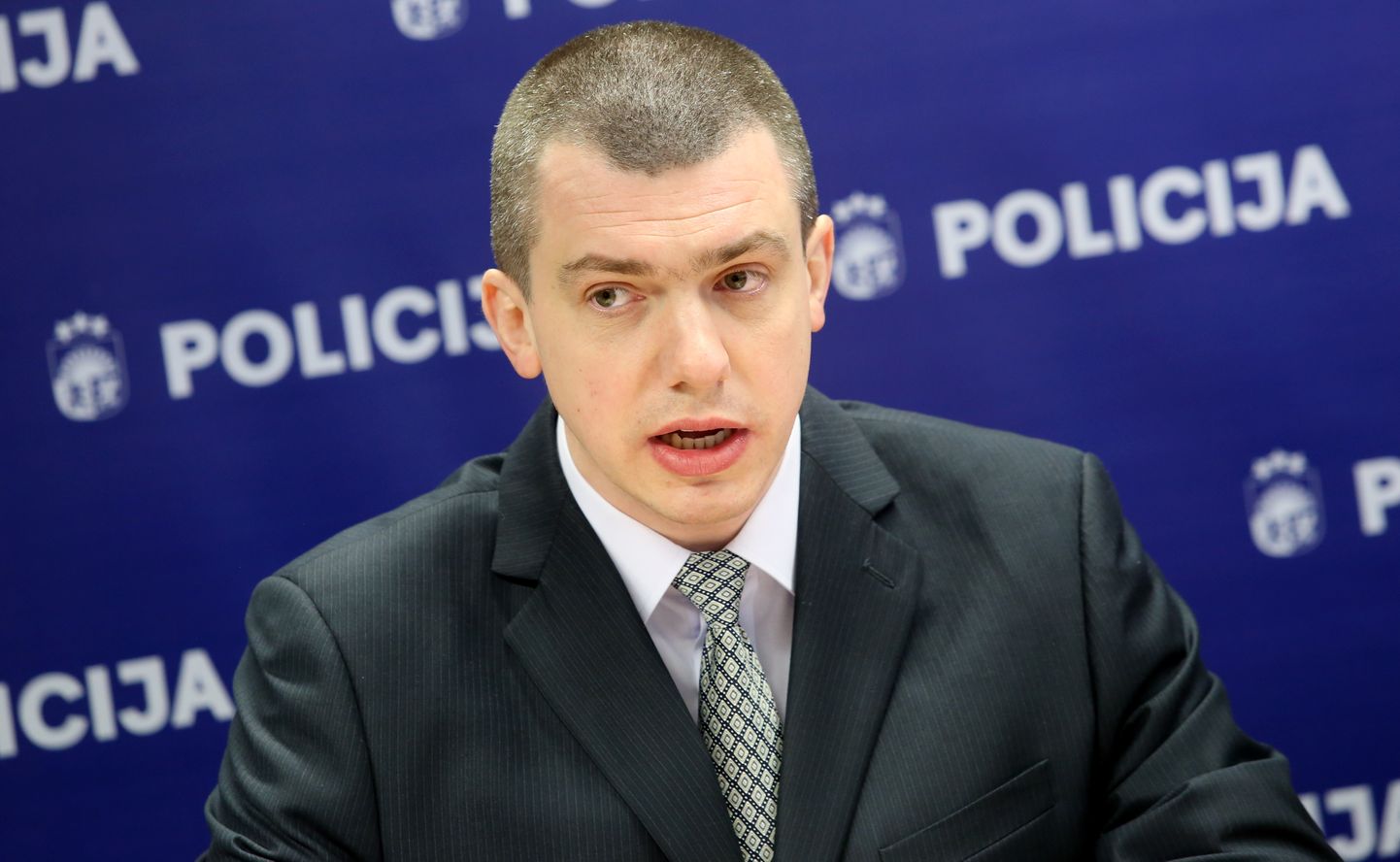 Valsts policijas Dzimumnoziegumu apkarošanas nodaļas priekšnieks Oļegs Lavčinovskis piedalās preses konferencē par visbiežākajiem dzimumnoziegumu veidiem Latvijā.
