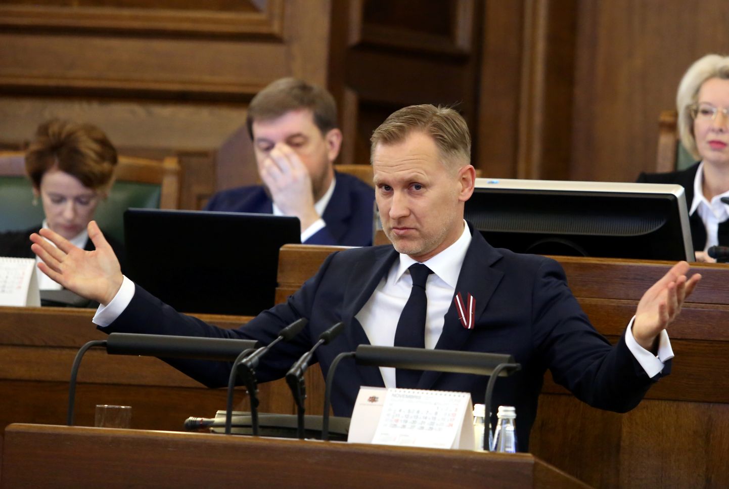Saeimas deputāts Aldis Gobzems uzstājas debatēs Saeimas ārkārtas sēdē, kurā otrajā lasījumā izskata gadskārtējo valsts budžetu un ar to saistīto likumprojektu.