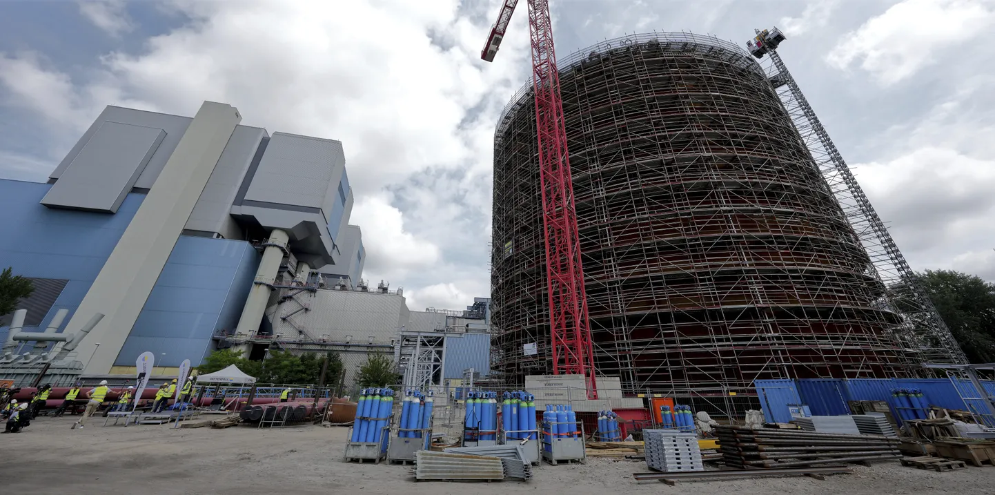 Vattenfalli Berliinis paikneva Reuteri soojuselektrijaama juurde ehitatud soojusmahuti ehitus, millesse salvestatud soojust saab kasutada ka külmemal ajal Berliini kütmiseks. 30. juunil sel aastal võeti see kasutusse.