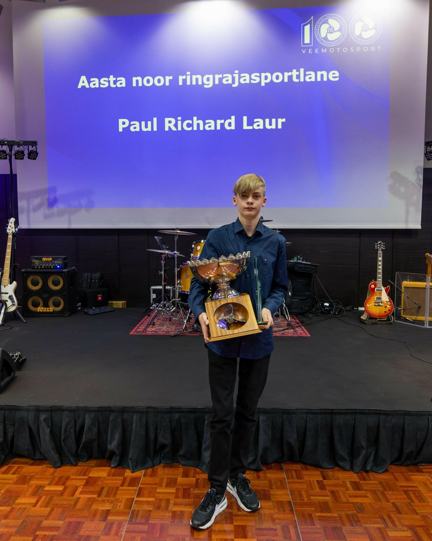 Viljandimaa parimaks noorsportlaseks valitud Paul Richard Laur pälvis teist aastat järjest oma klassi parima tiitli  Eesti veemoto liidult.