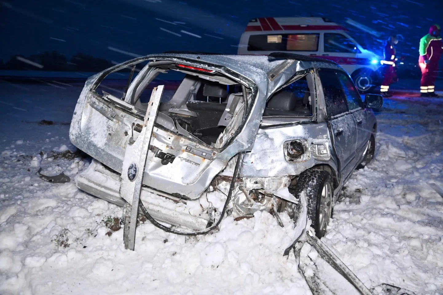 Mustiveres põrkasid autod kokku.
