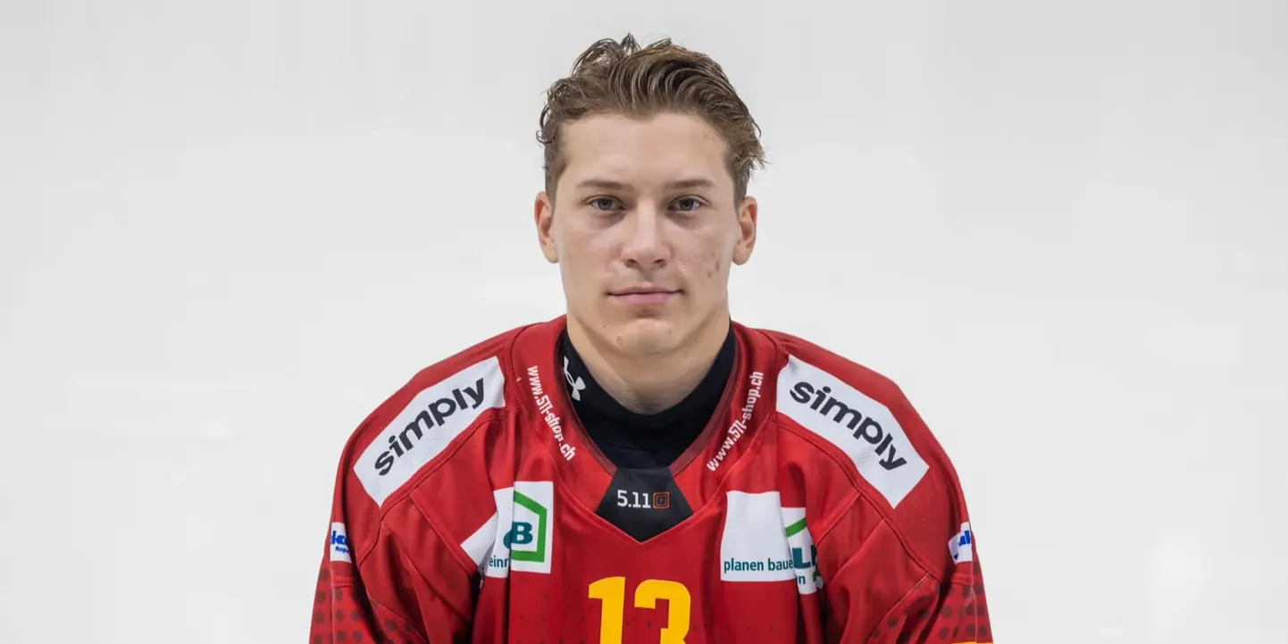 Latvijas hokejists Oskars Lapinskis
