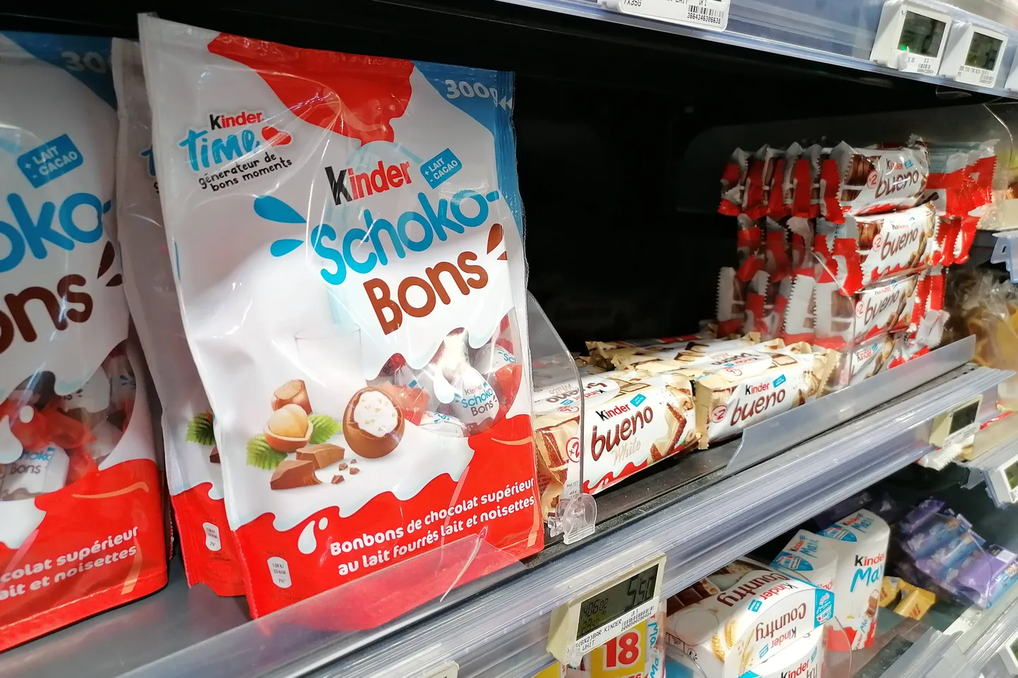 Kõik pildil nähtavad Kinder maiustused kutsutakse tagasi - kahtlustatakse kokkupuudet salmonella bakteriga.