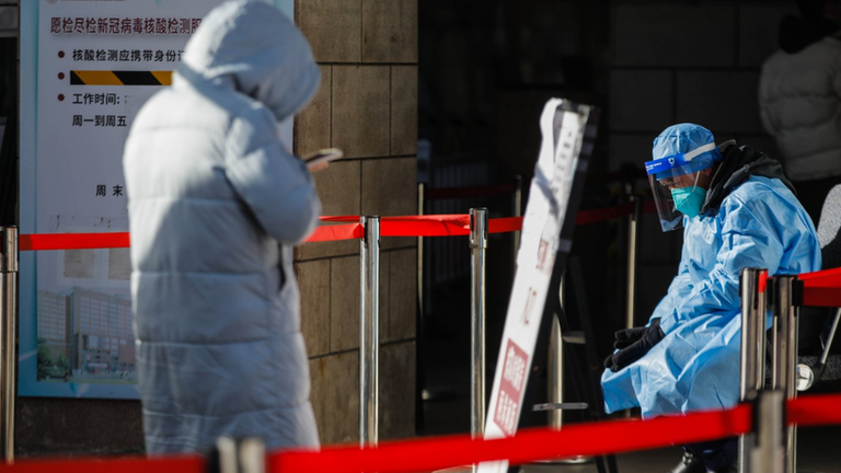 Во вторник Китай сообщил о пяти случаях смерти, связанных с коронавирусом