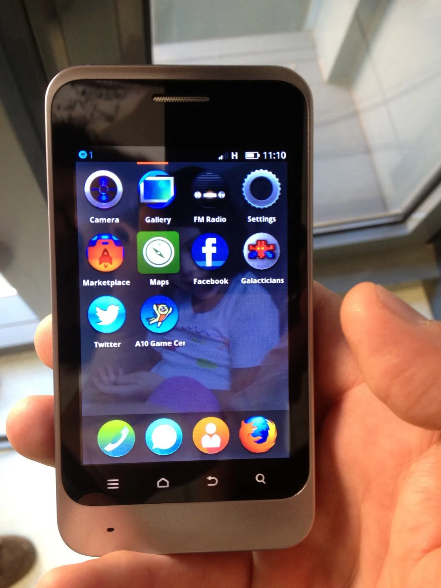 Firefox OSi kasutav nutitelefon. Tegu ei ole artiklis mainitud telefoniga.